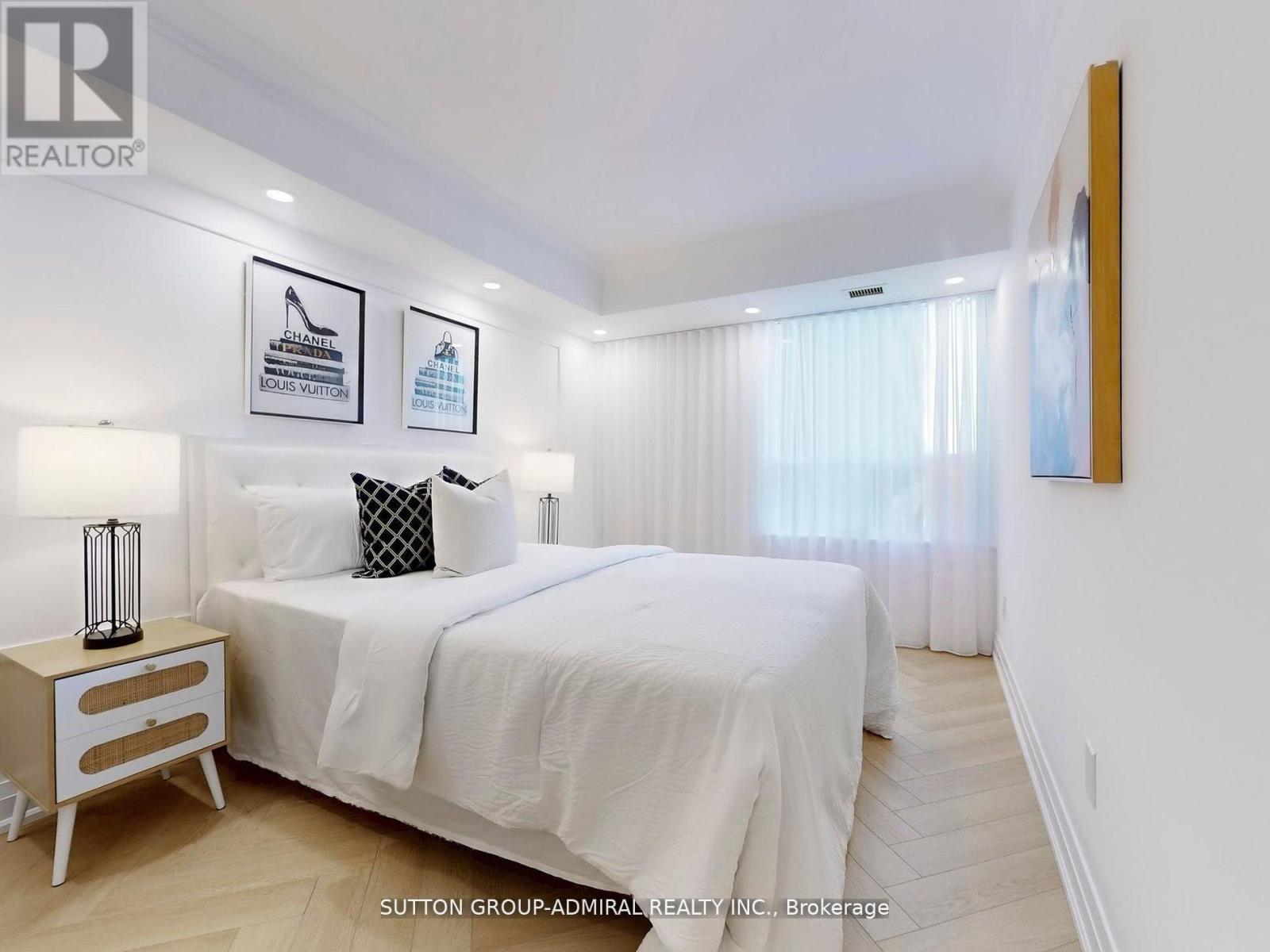 Photo 36 of 401 11 Townsgate Drive, Vaughan ON