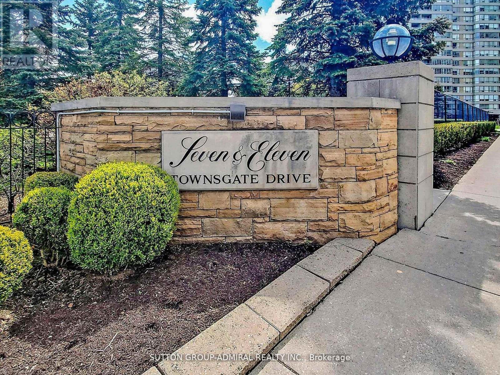 Photo 9 of 401 11 Townsgate Drive, Vaughan ON