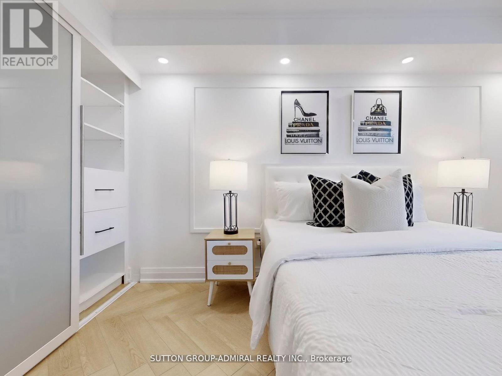 Photo 41 of 401 11 Townsgate Drive, Vaughan ON