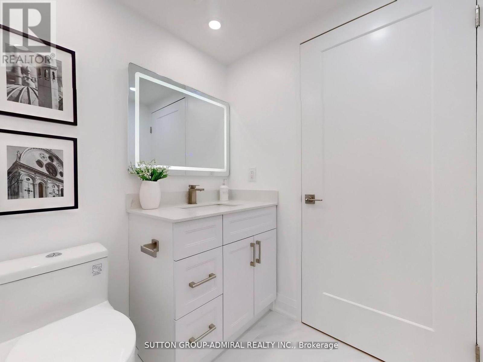 Photo 17 of 401 11 Townsgate Drive, Vaughan ON