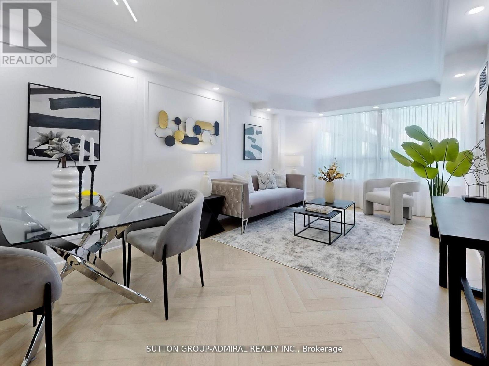 Photo 7 of 401 11 Townsgate Drive, Vaughan ON