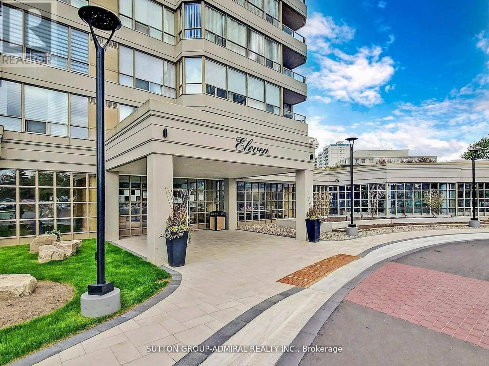 Photo 15 of 401 11 Townsgate Drive, Vaughan ON