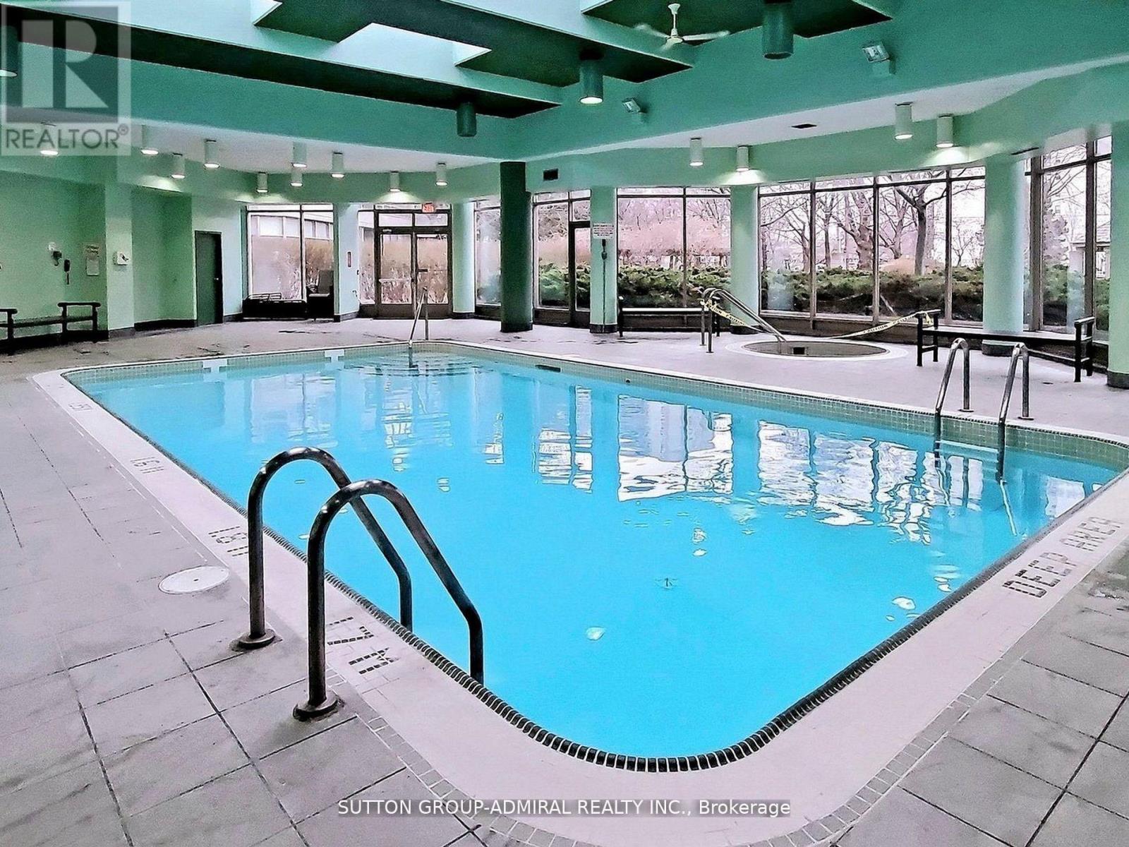 Photo 33 of 401 11 Townsgate Drive, Vaughan ON