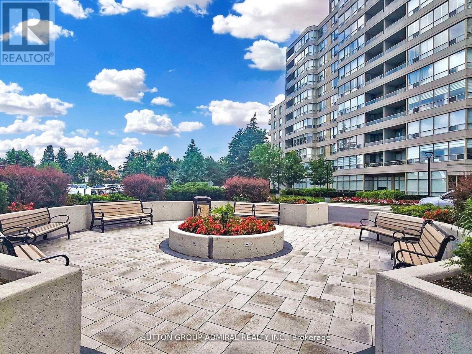Photo 35 of 401 11 Townsgate Drive, Vaughan ON