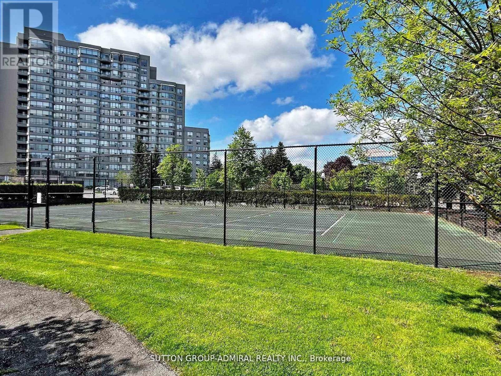 Photo 34 of 401 11 Townsgate Drive, Vaughan ON