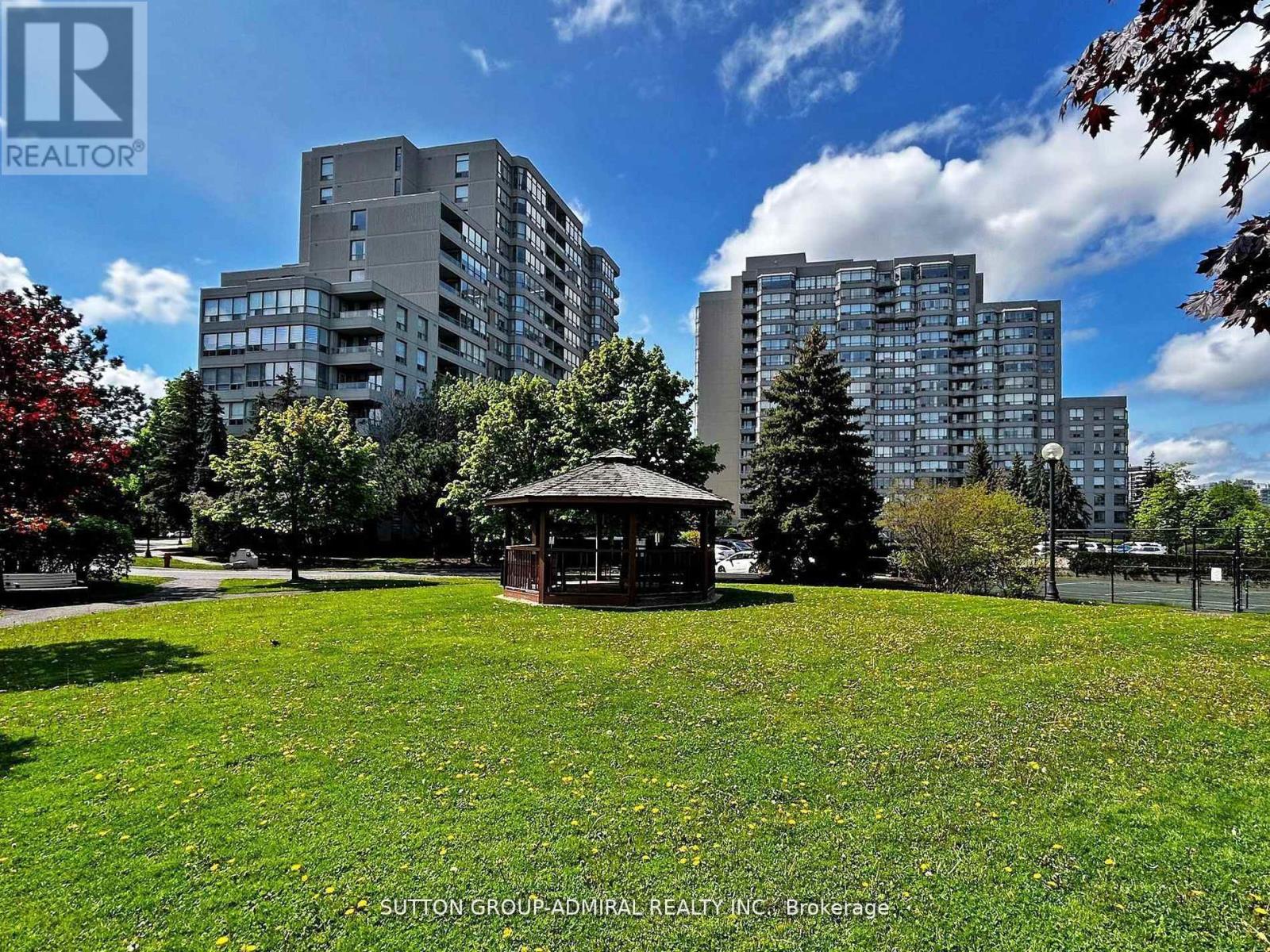 Photo 23 of 401 11 Townsgate Drive, Vaughan ON