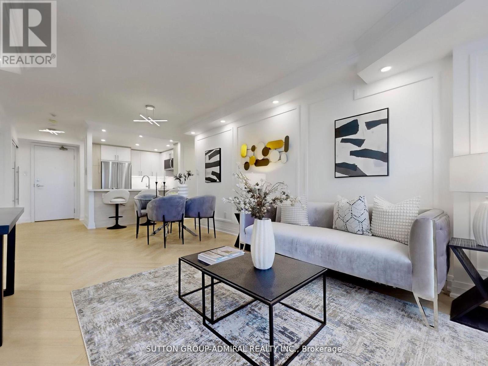 Photo 16 of 401 11 Townsgate Drive, Vaughan ON