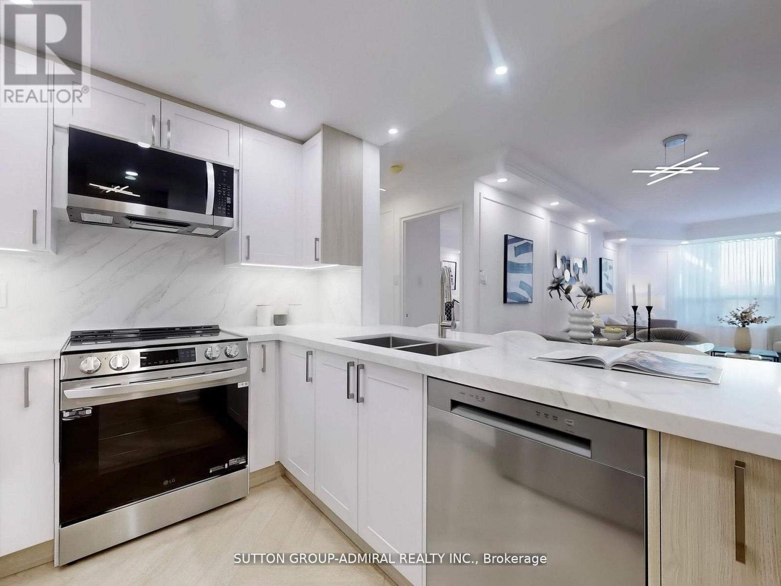 Photo 19 of 401 11 Townsgate Drive, Vaughan ON