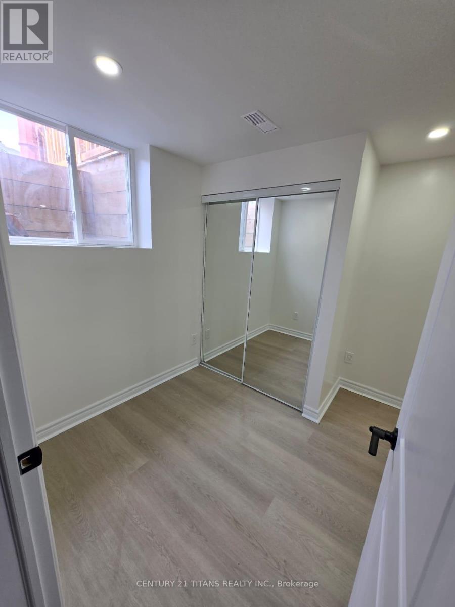 Photo 10 of 14 Demoray Court, Markham ON