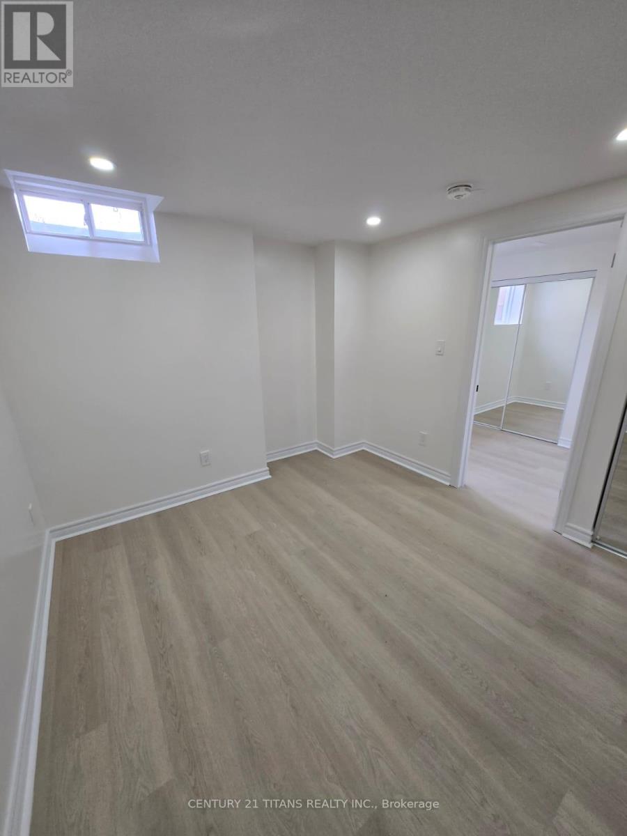 Photo 11 of 14 Demoray Court, Markham ON