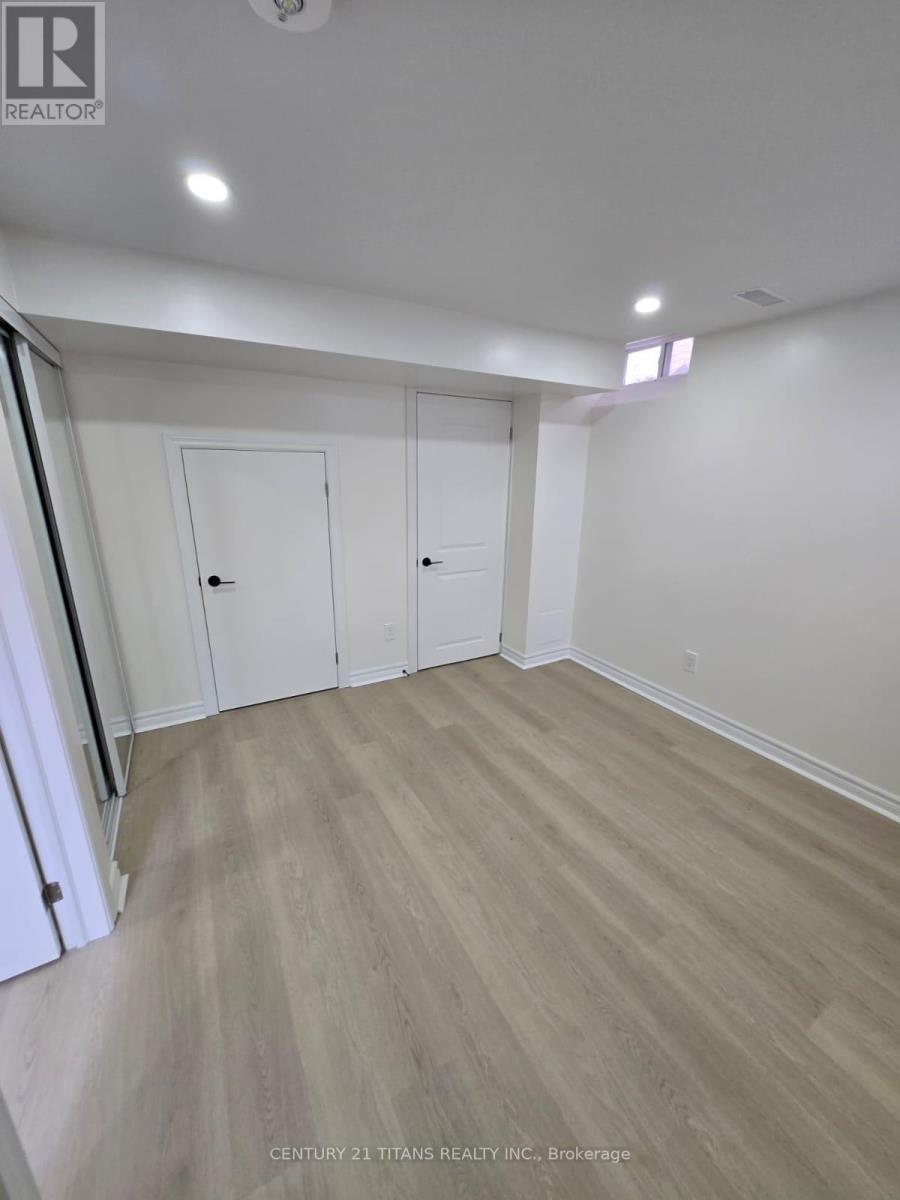 Photo 12 of 14 Demoray Court, Markham ON