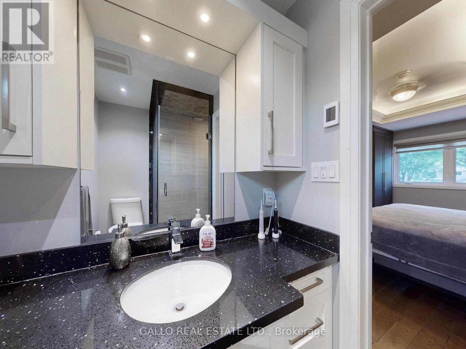 Photo 21 of 45 Timbermill Crescent, Markham ON