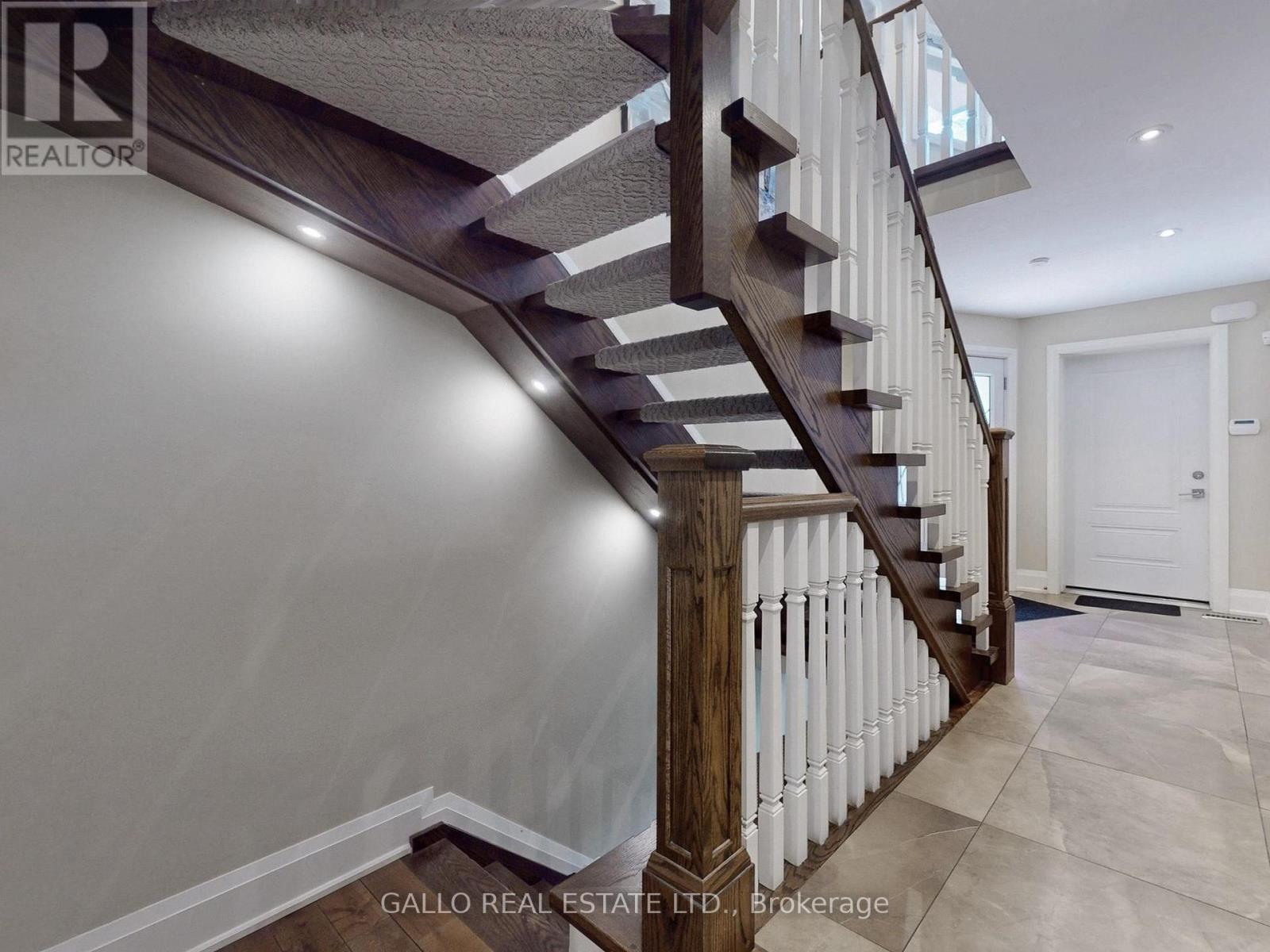 Photo 28 of 45 Timbermill Crescent, Markham ON