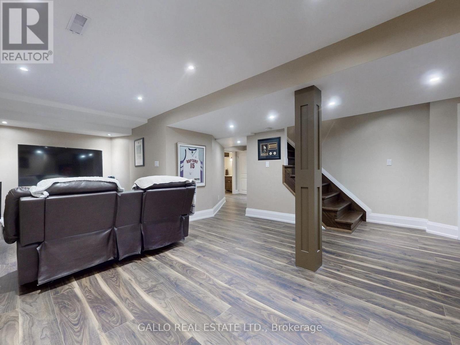 Photo 30 of 45 Timbermill Crescent, Markham ON