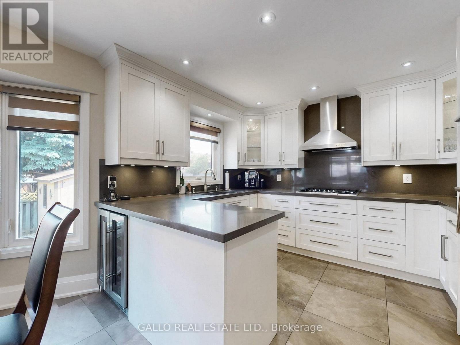 Photo 5 of 45 Timbermill Crescent, Markham ON