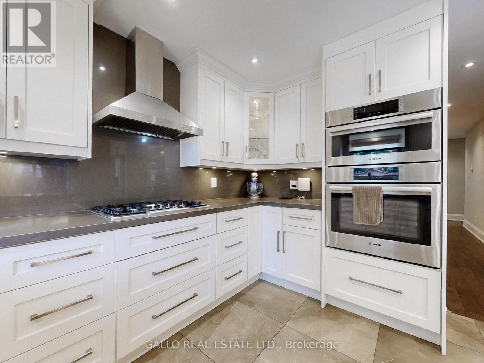 Photo 7 of 45 Timbermill Crescent, Markham ON