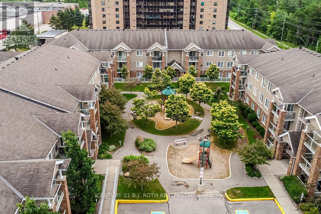 Photo 17 of 15 43 Coulter Street, Barrie ON