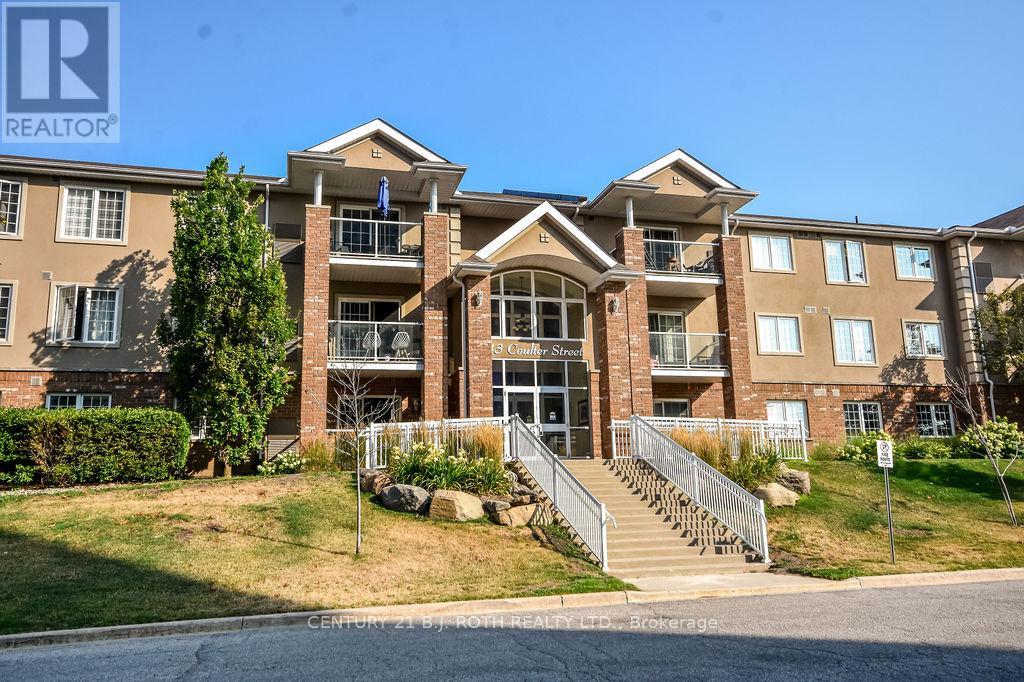 Photo 1 of 15 43 Coulter Street, Barrie ON