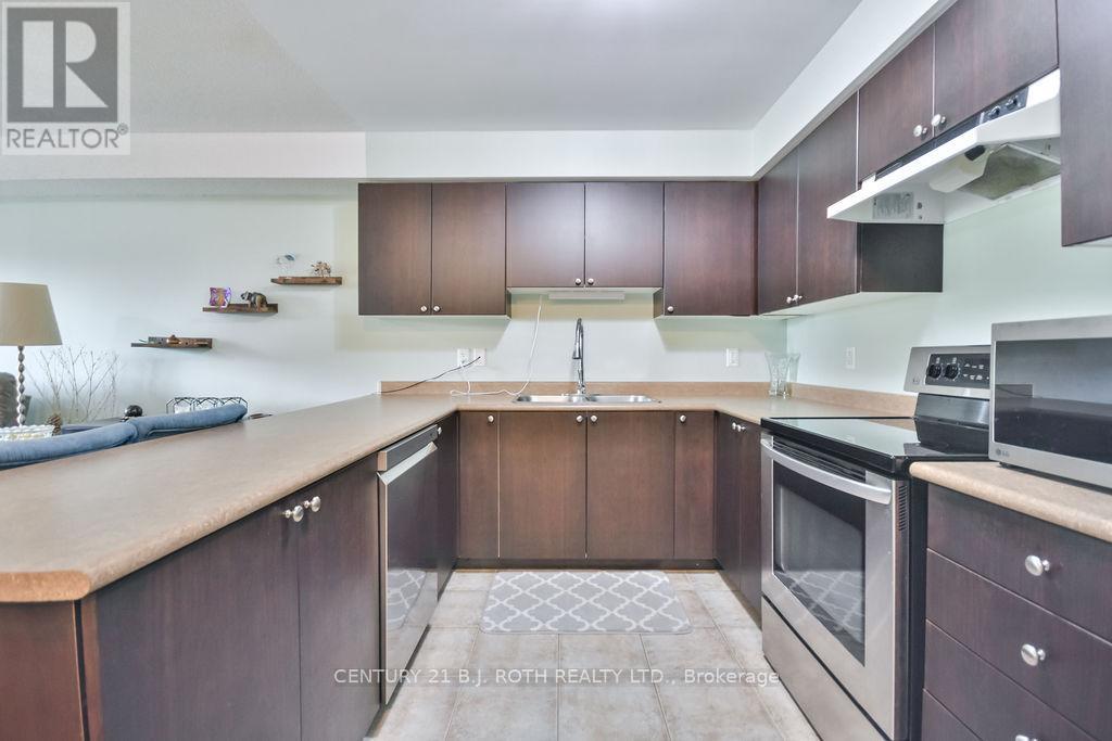 Photo 4 of 15 43 Coulter Street, Barrie ON