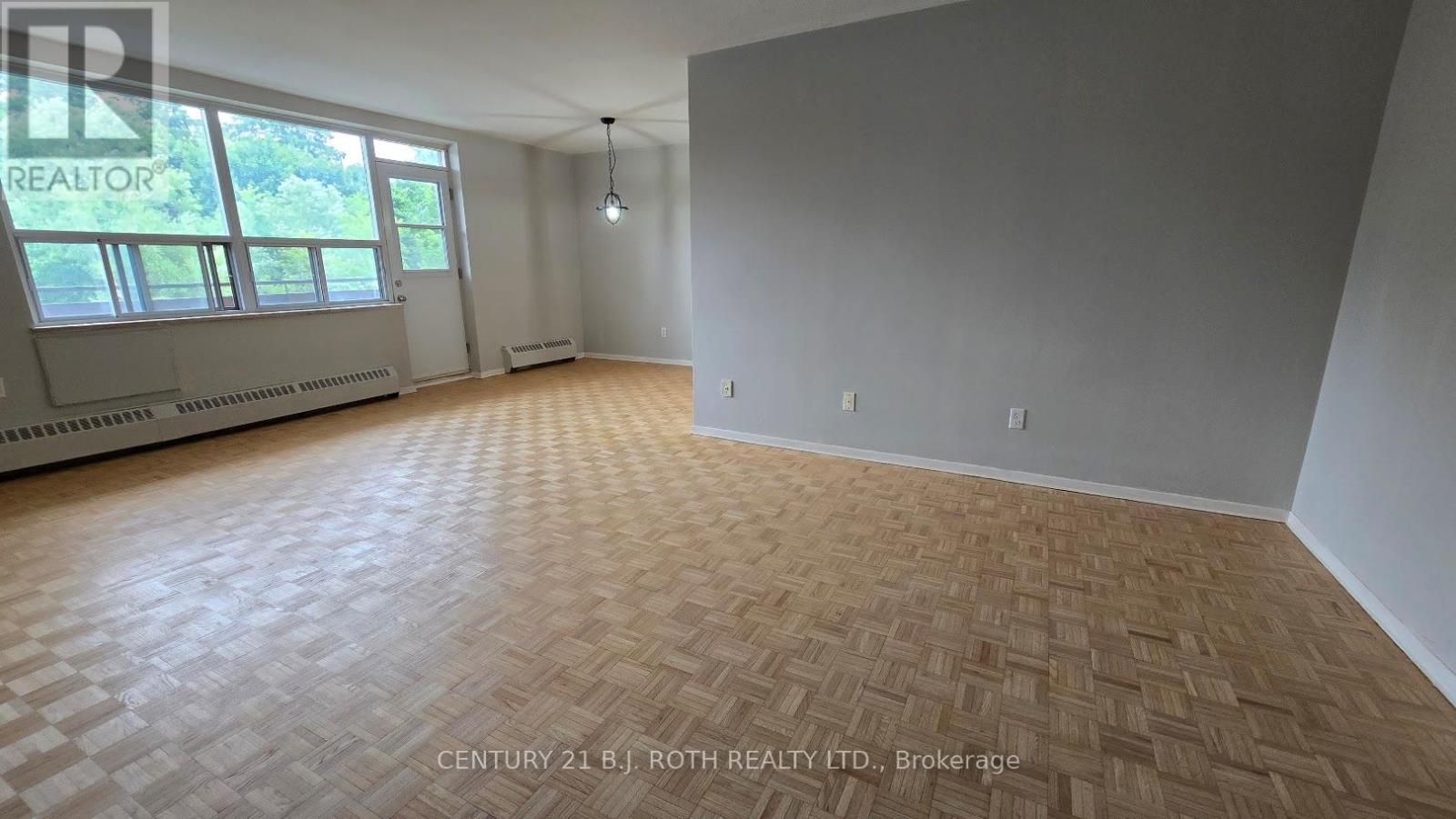 Photo 2 of 405 37 Peel Street, Barrie ON