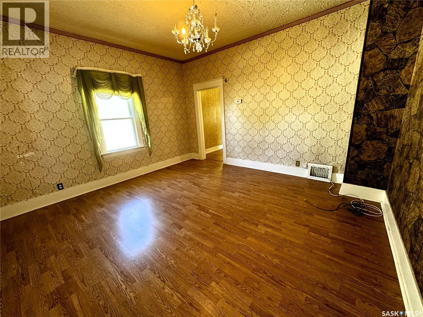 Single Family House Bungalow for Sale in  rd AVENUE NE Swift Current 