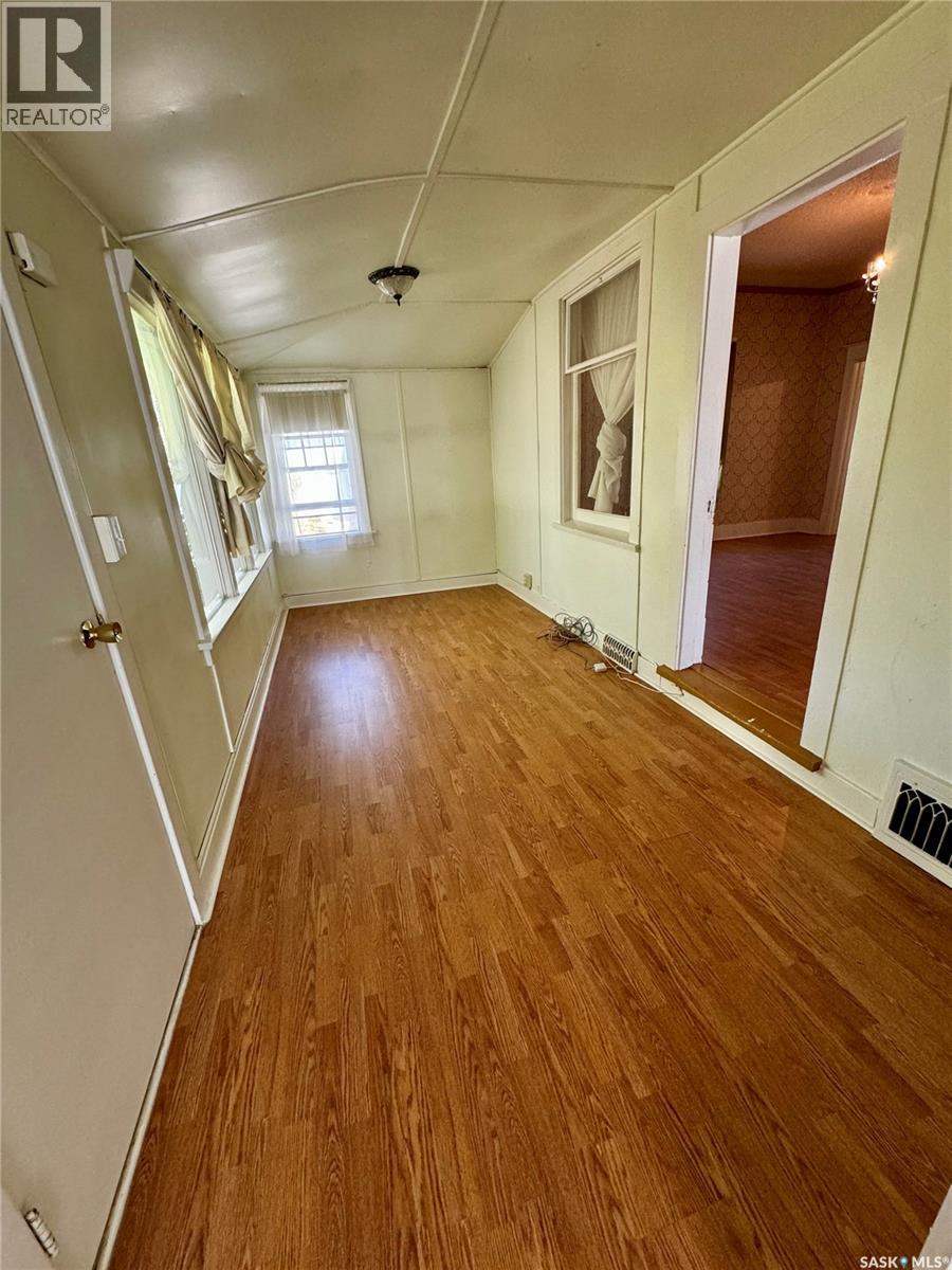 Single Family House Bungalow for Sale in  rd AVENUE NE Swift Current 