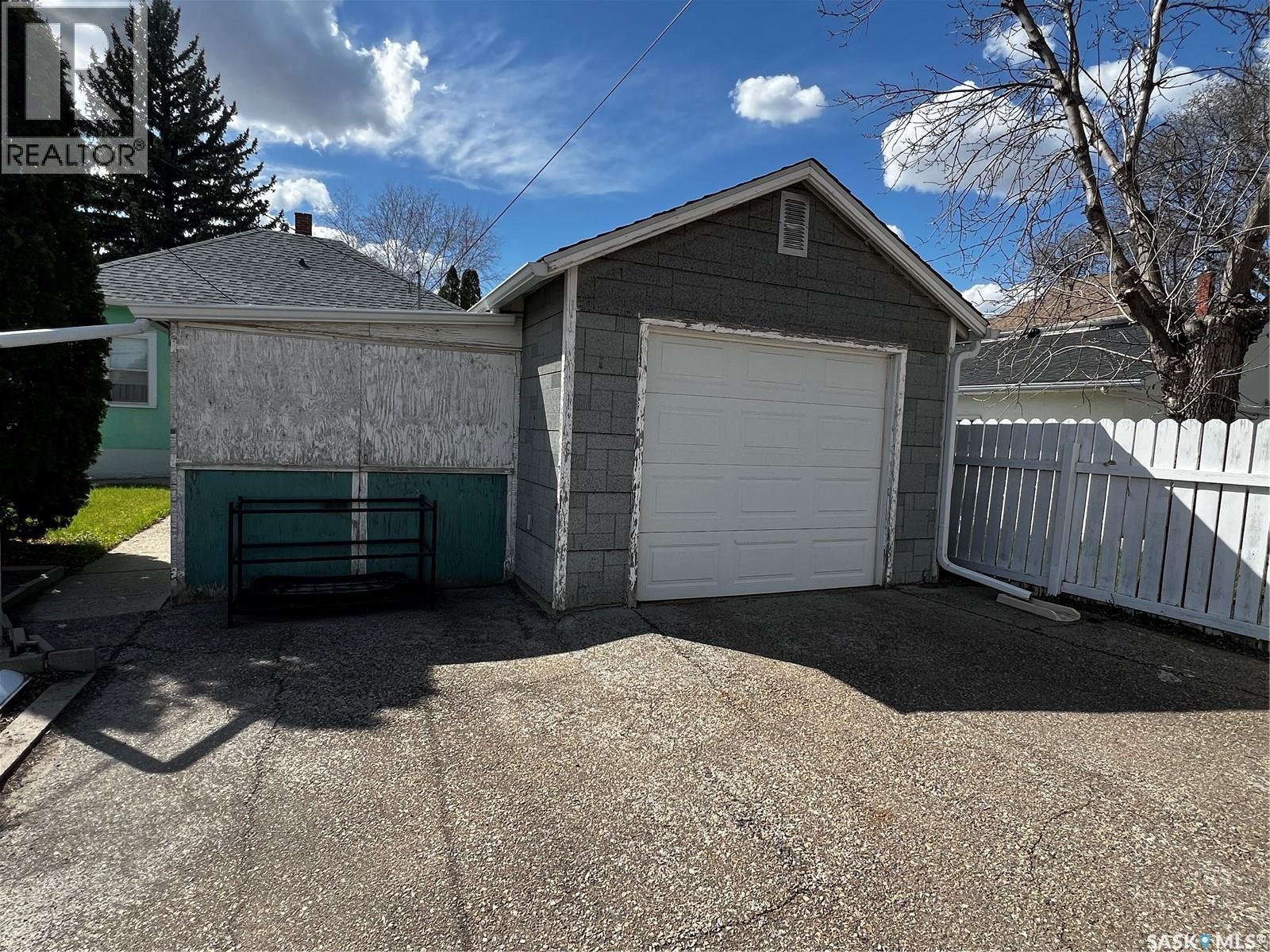 Single Family House Bungalow for Sale in  rd AVENUE NE Swift Current 