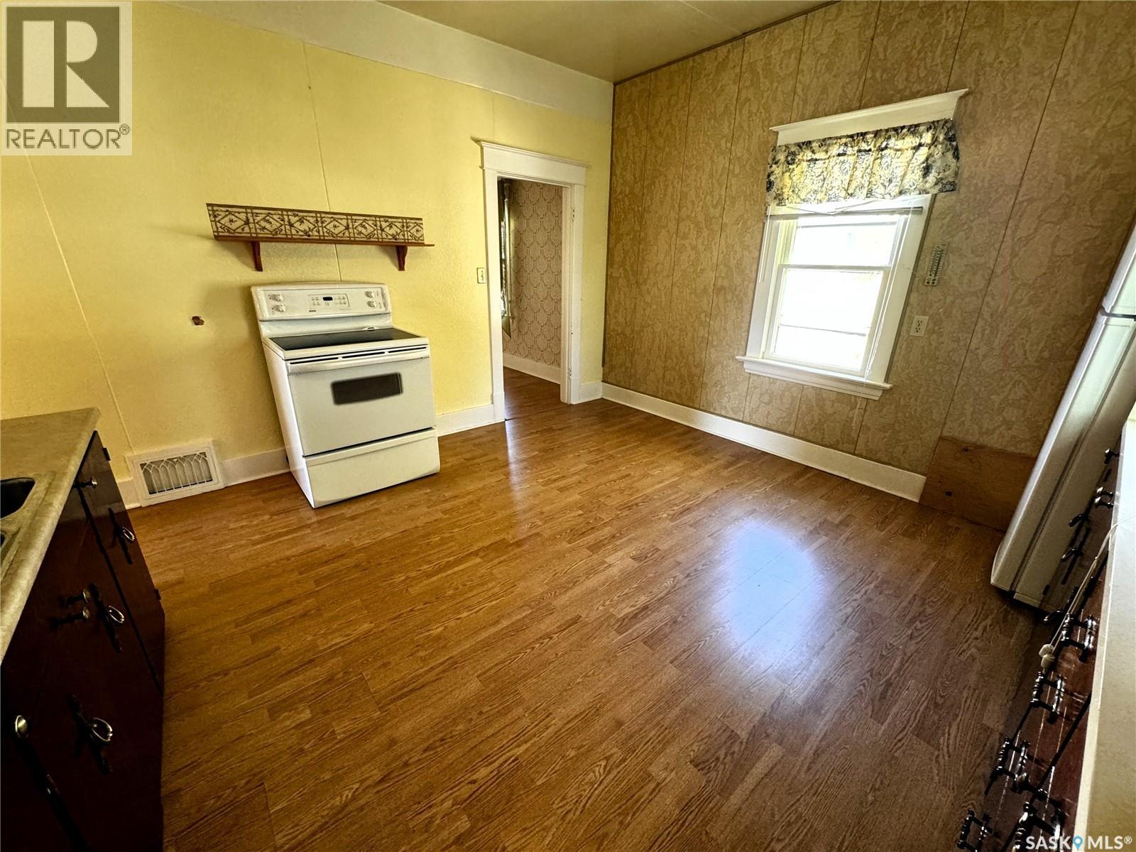 Single Family House Bungalow for Sale in  rd AVENUE NE Swift Current 