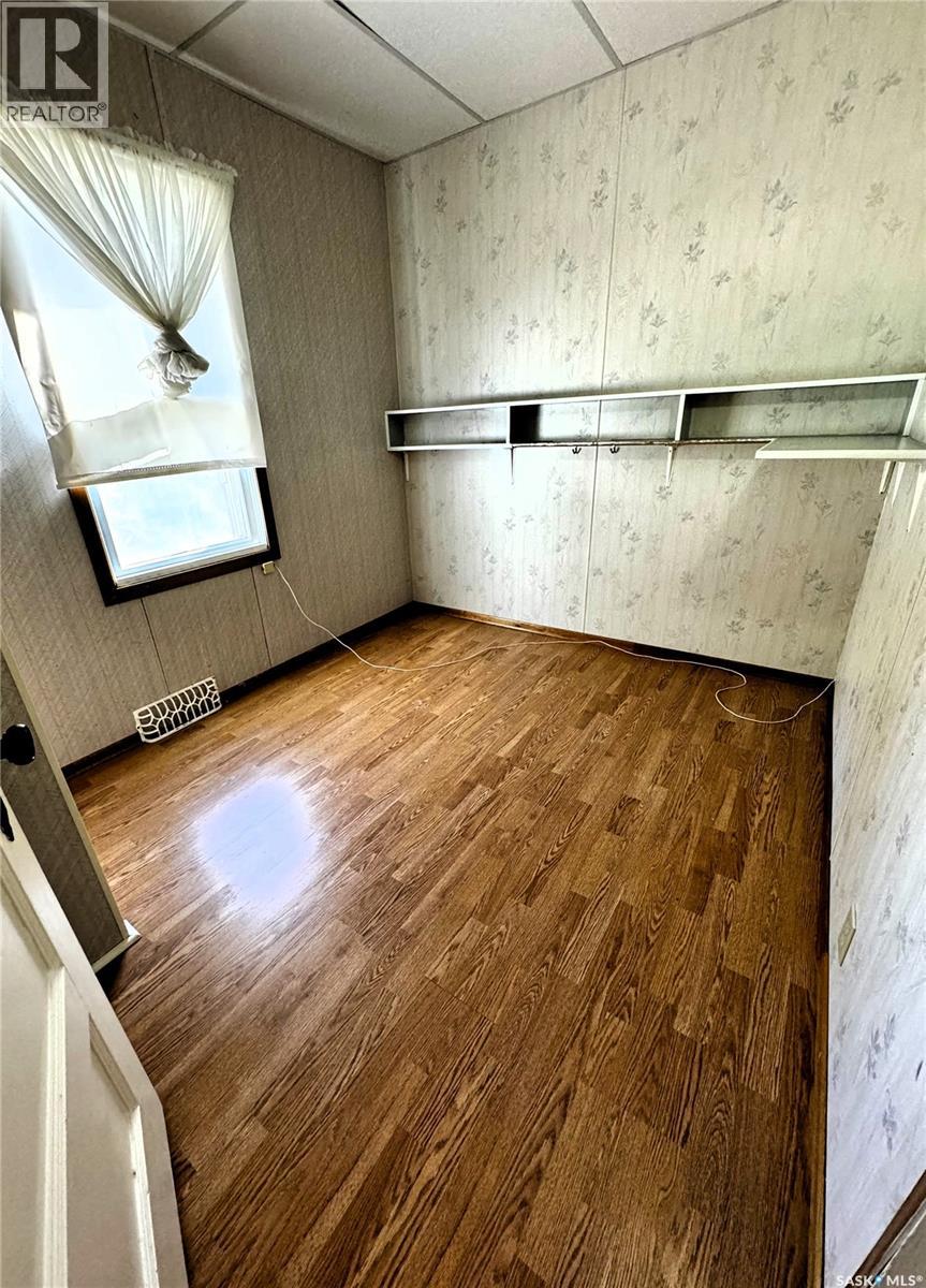Single Family House Bungalow for Sale in  rd AVENUE NE Swift Current 