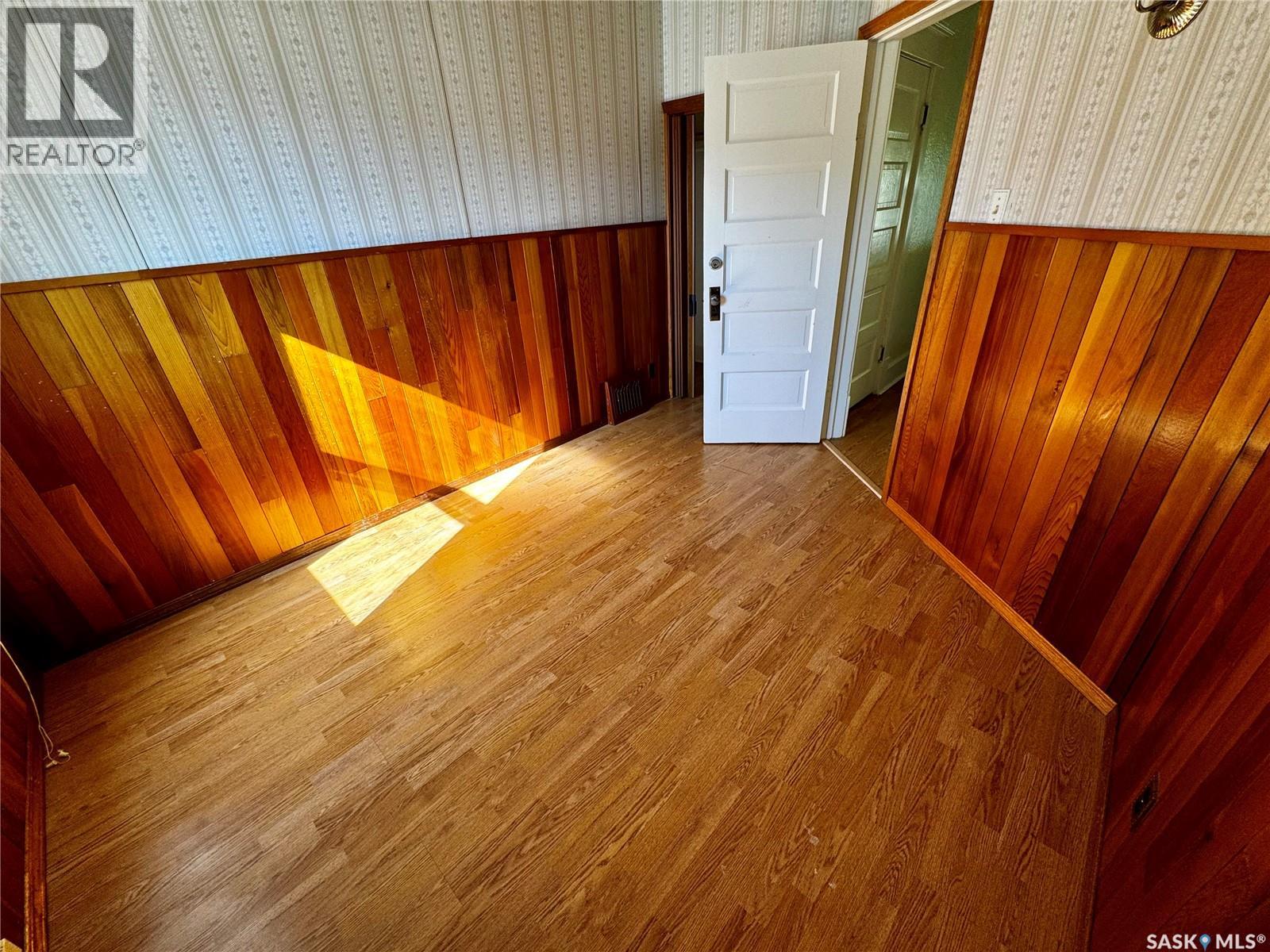 Single Family House Bungalow for Sale in  rd AVENUE NE Swift Current 