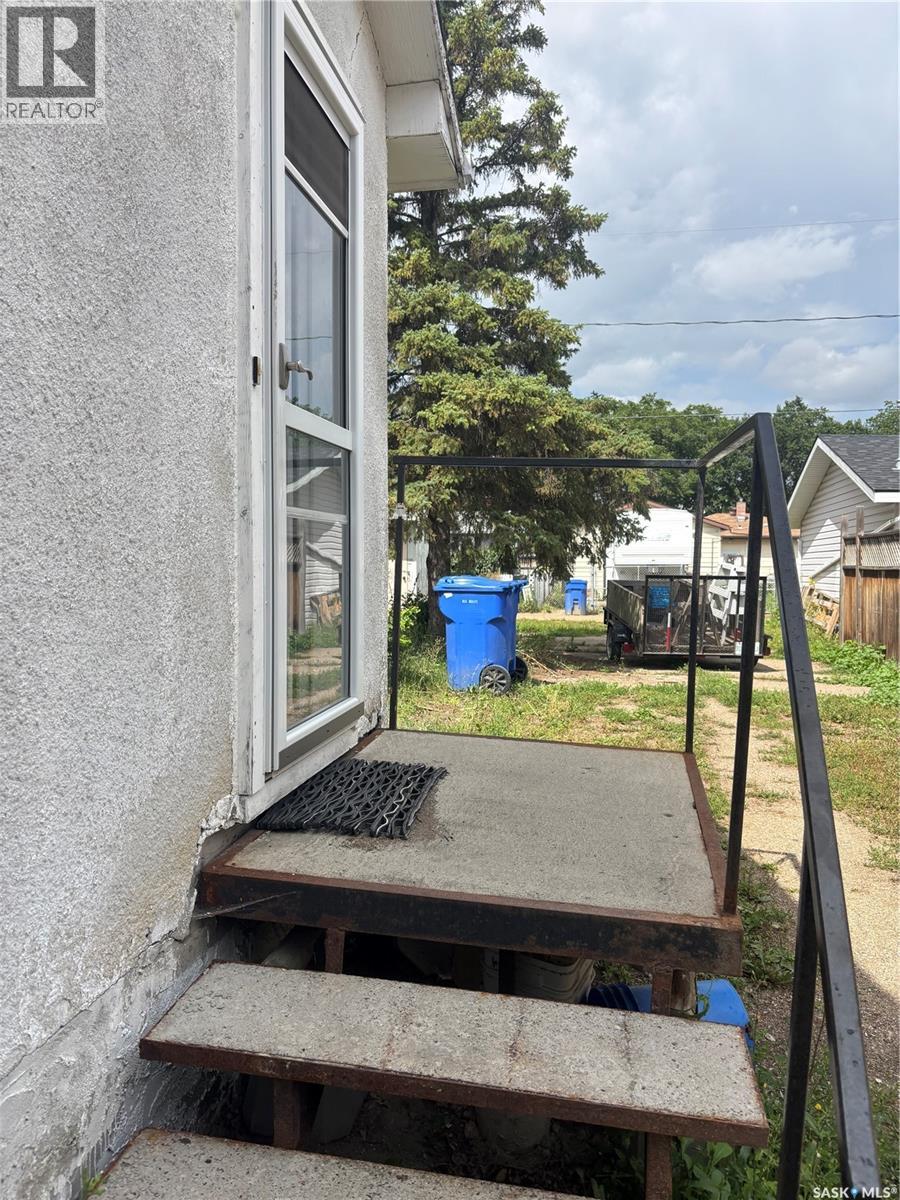 Photo 5 of 610 Mullin Avenue E, Regina SK