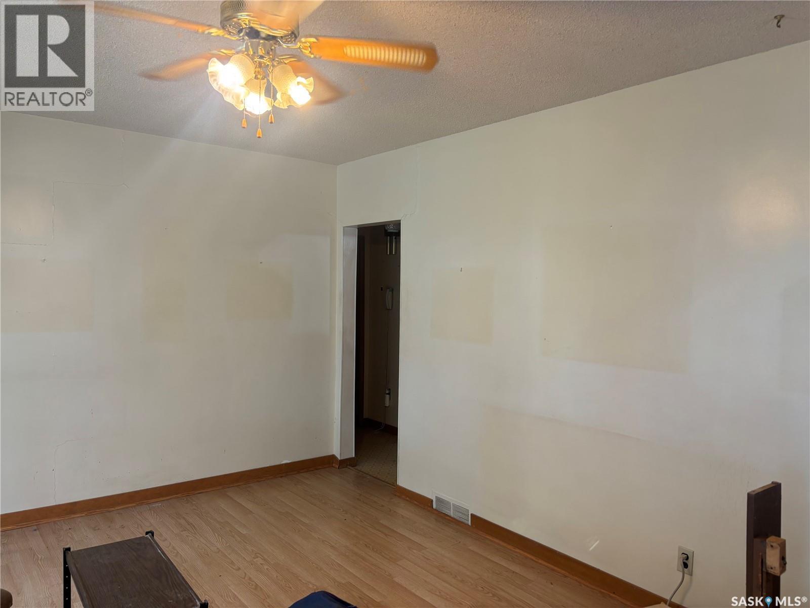 Photo 9 of 610 Mullin Avenue E, Regina SK