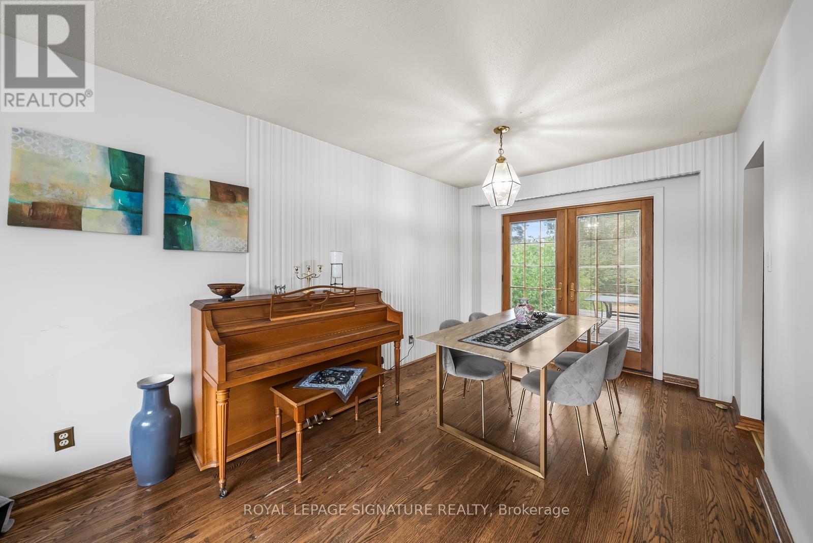 Photo 10 of Main Upper Level 10 Rochelle Crescent, Toronto ON