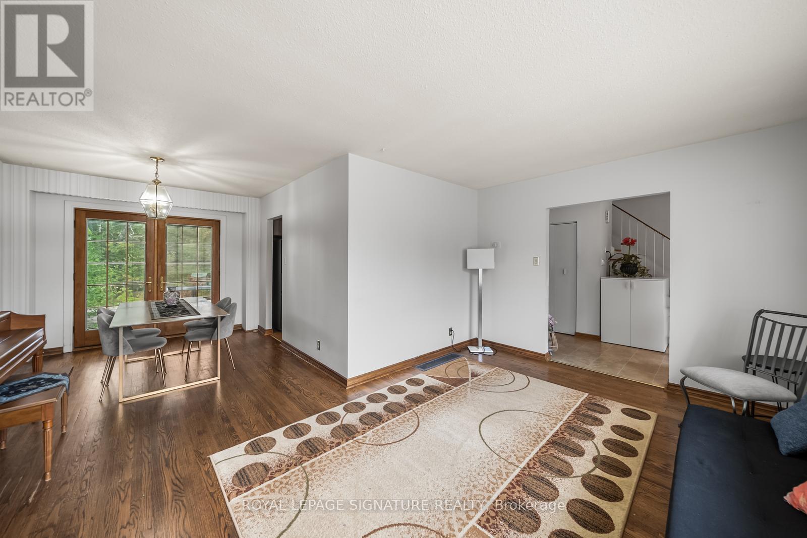 Photo 11 of Main Upper Level 10 Rochelle Crescent, Toronto ON
