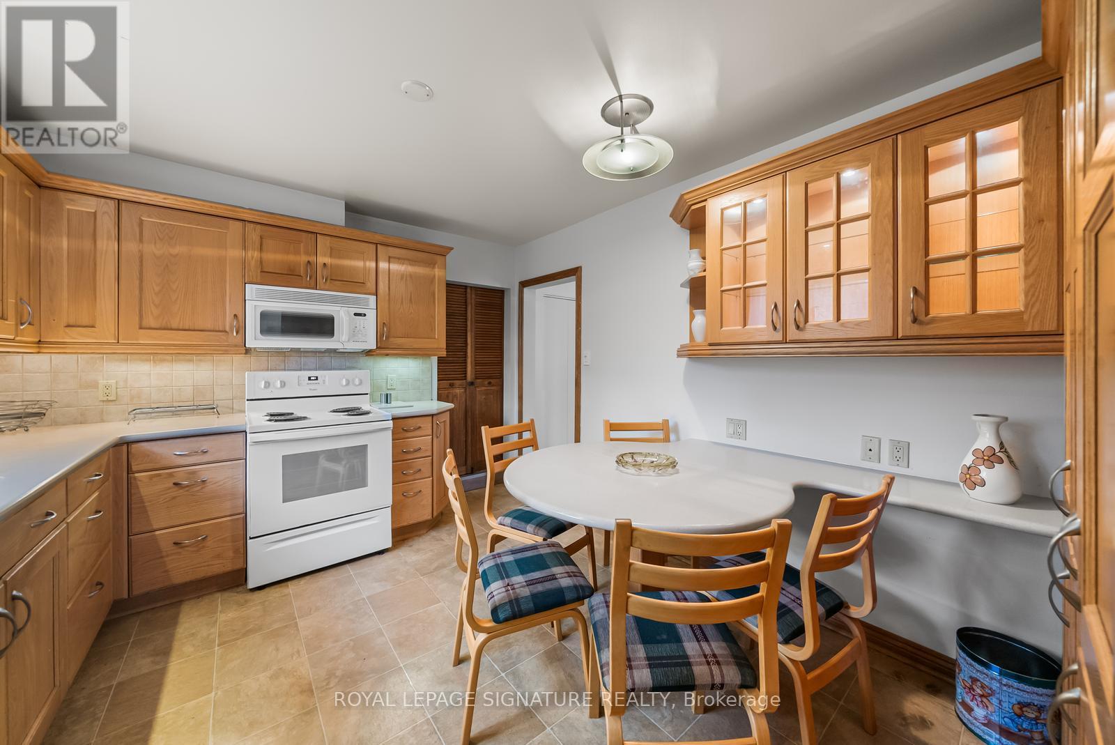 Photo 14 of Main Upper Level 10 Rochelle Crescent, Toronto ON