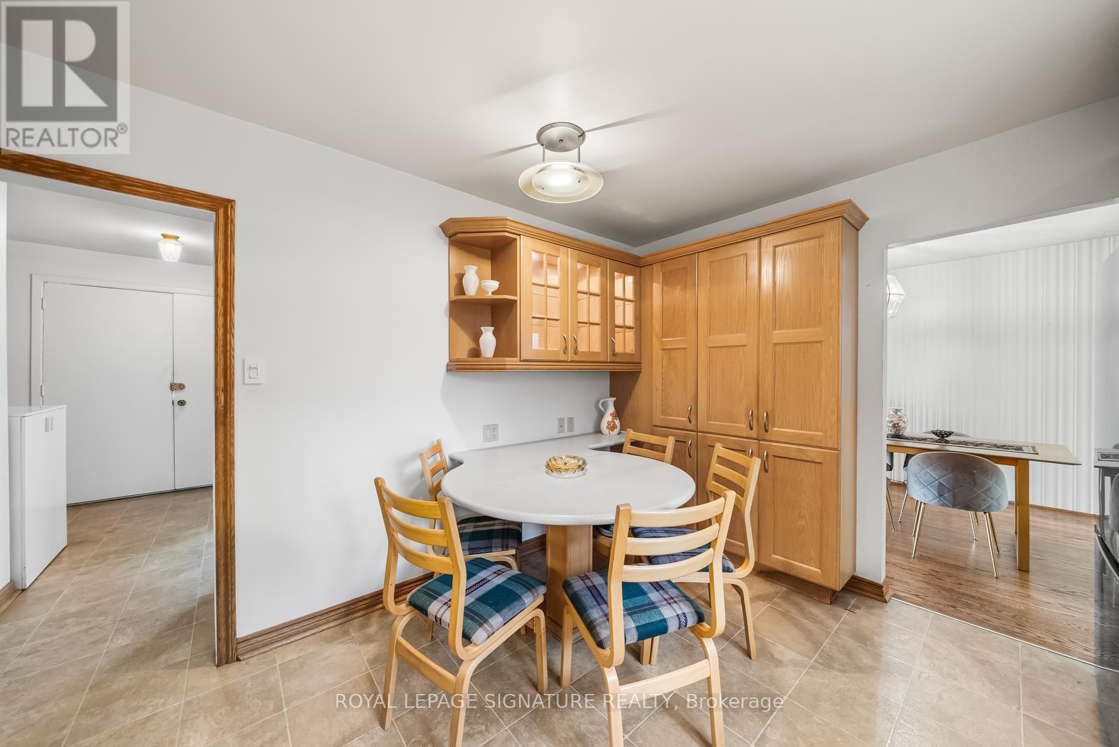 Photo 16 of Main Upper Level 10 Rochelle Crescent, Toronto ON