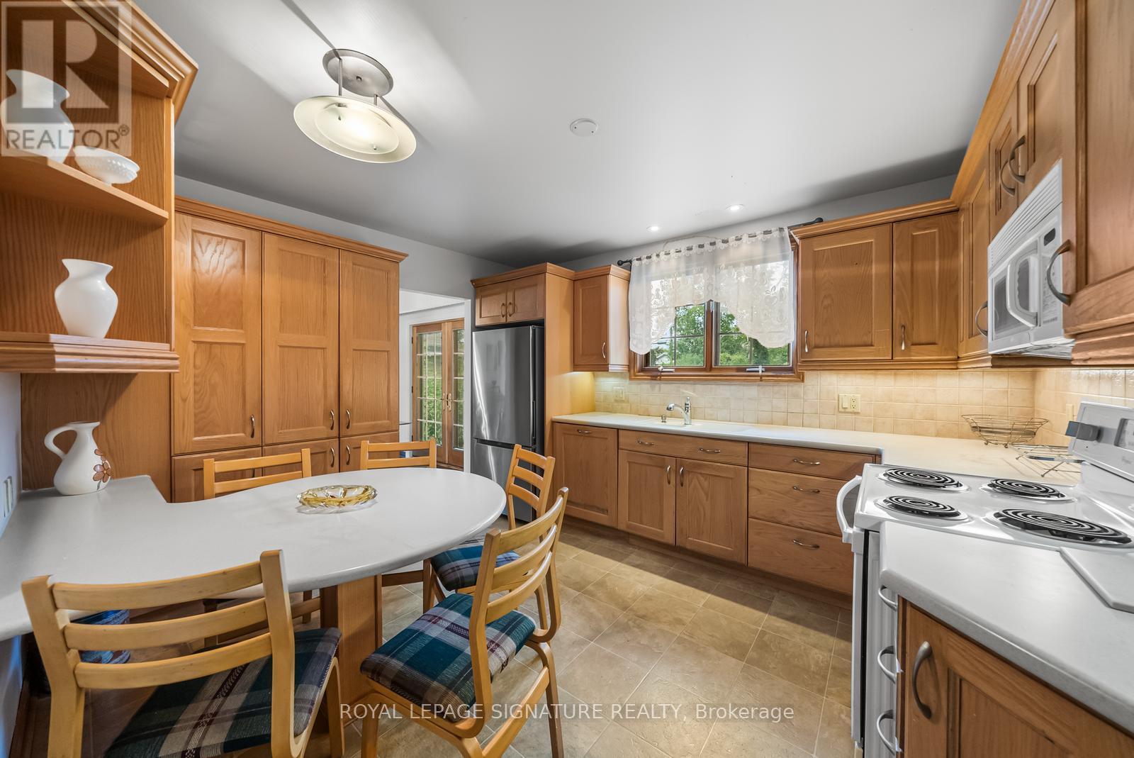 Photo 17 of Main Upper Level 10 Rochelle Crescent, Toronto ON