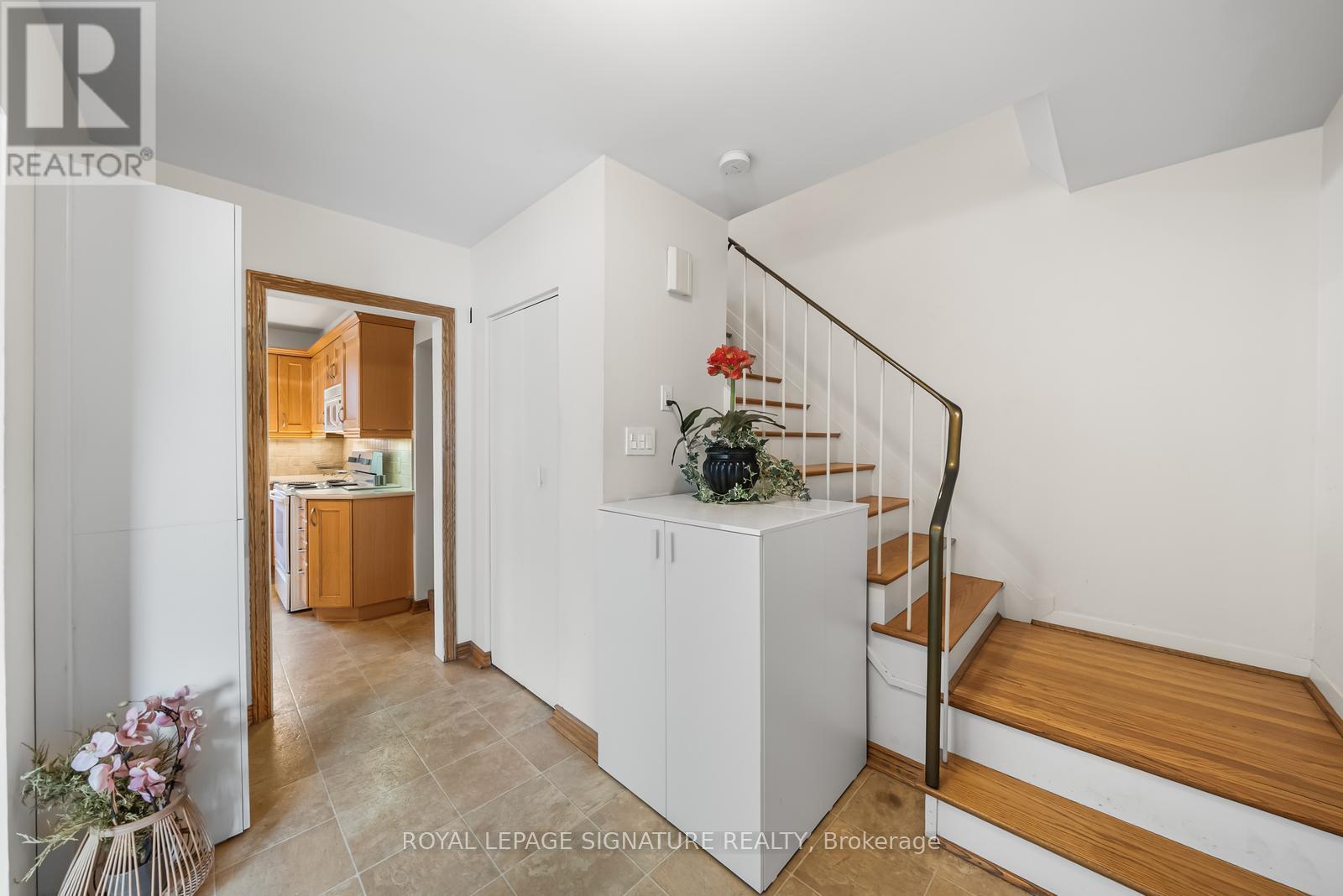 Photo 19 of Main Upper Level 10 Rochelle Crescent, Toronto ON