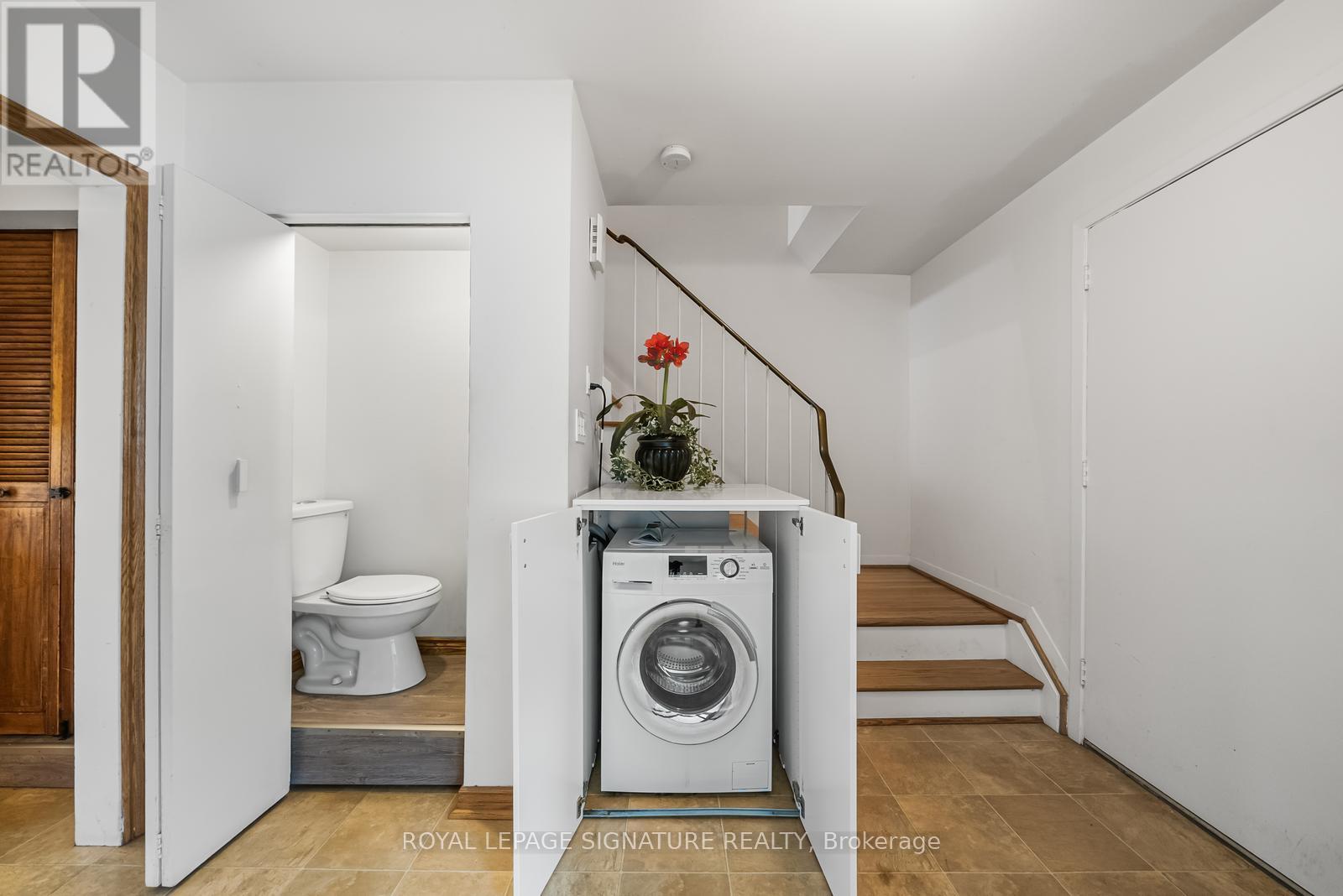 Photo 21 of Main Upper Level 10 Rochelle Crescent, Toronto ON