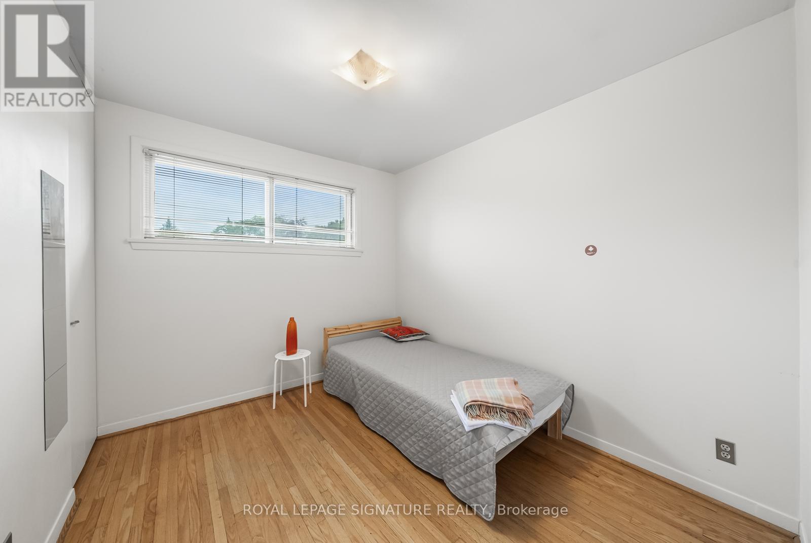 Photo 23 of Main Upper Level 10 Rochelle Crescent, Toronto ON