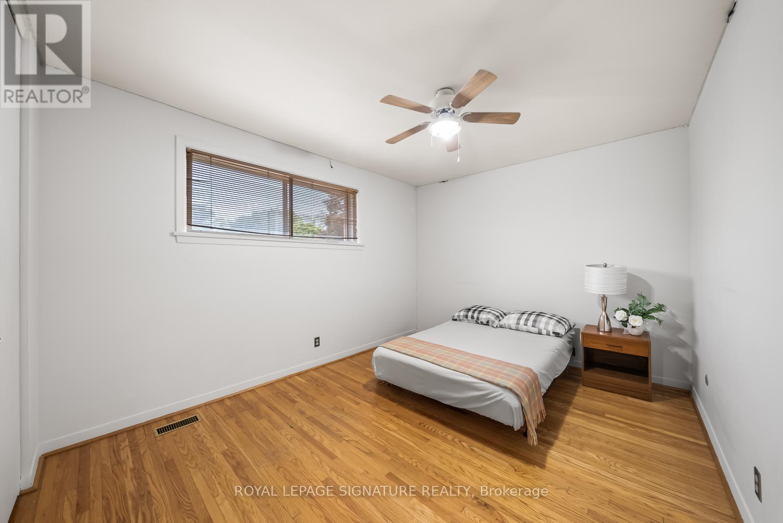 Photo 24 of Main Upper Level 10 Rochelle Crescent, Toronto ON
