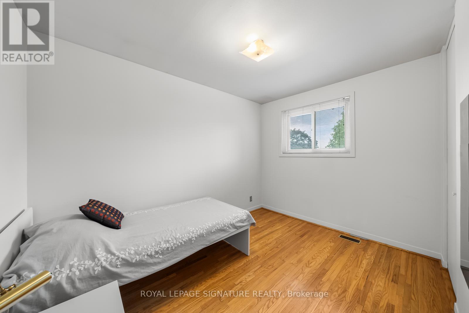 Photo 26 of Main Upper Level 10 Rochelle Crescent, Toronto ON