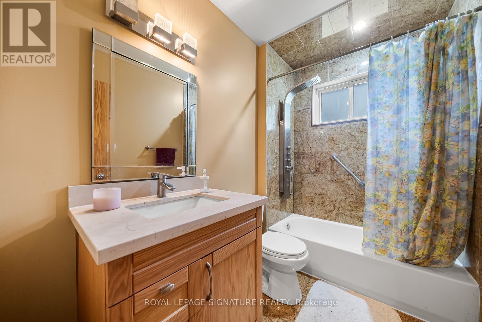 Photo 30 of Main Upper Level 10 Rochelle Crescent, Toronto ON