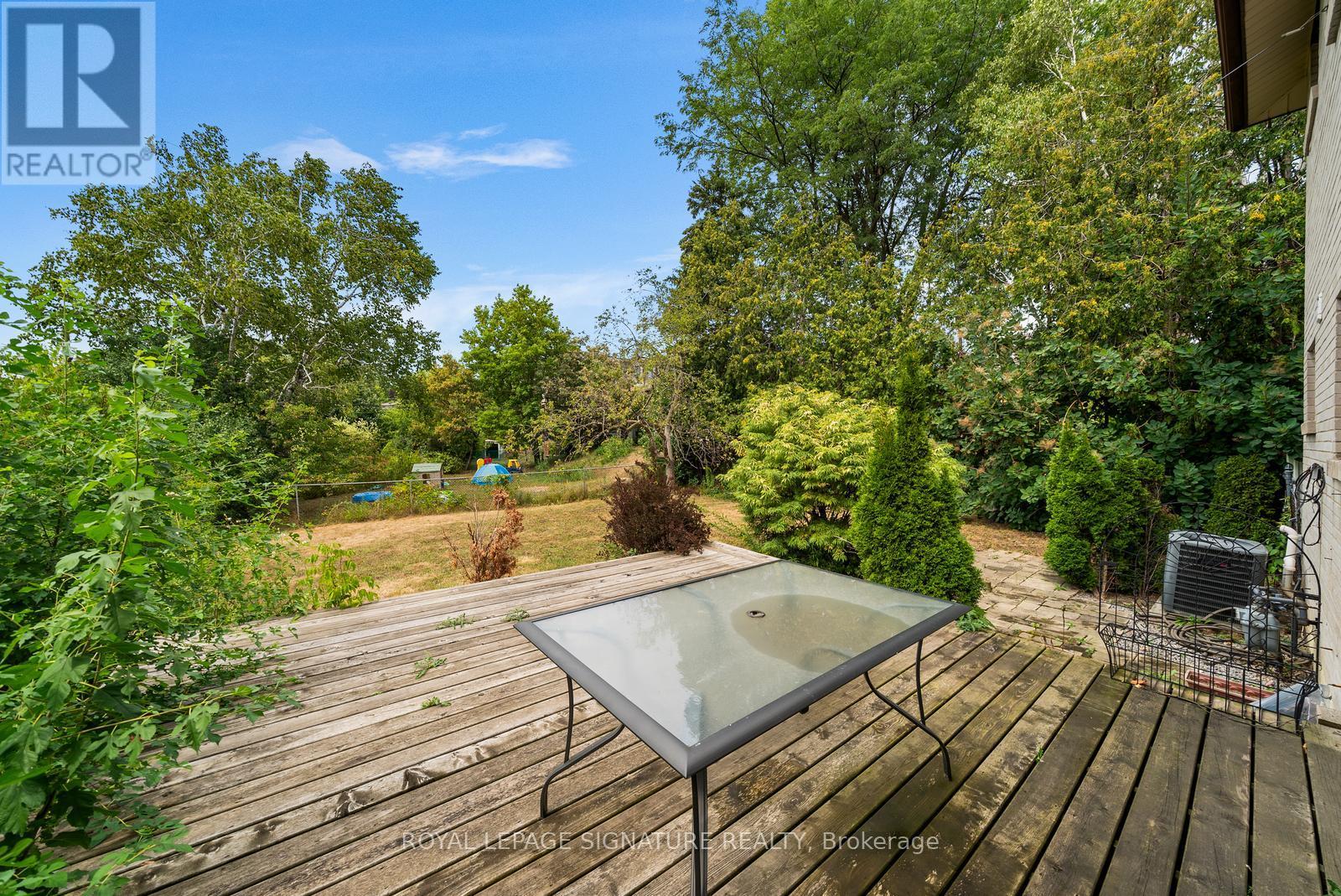 Photo 31 of Main Upper Level 10 Rochelle Crescent, Toronto ON