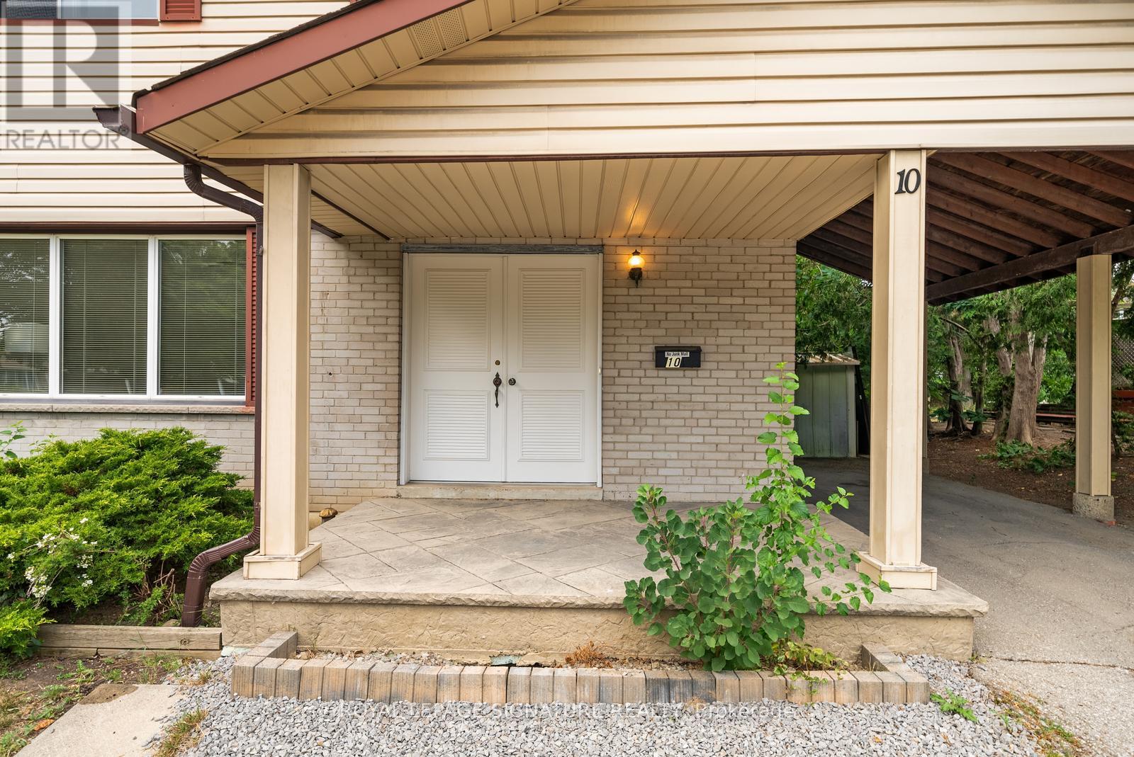 Photo 6 of Main Upper Level 10 Rochelle Crescent, Toronto ON