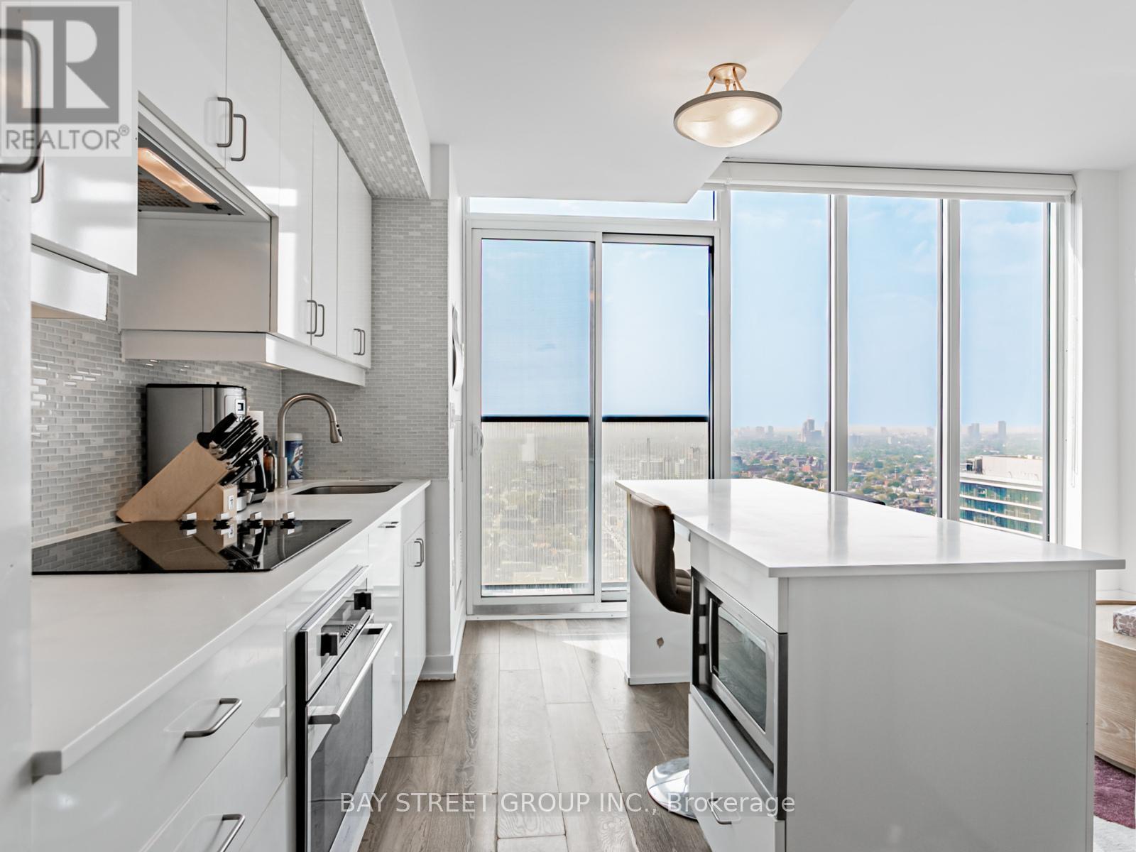 Photo 1 of 4101 426 University Avenue, Toronto ON
