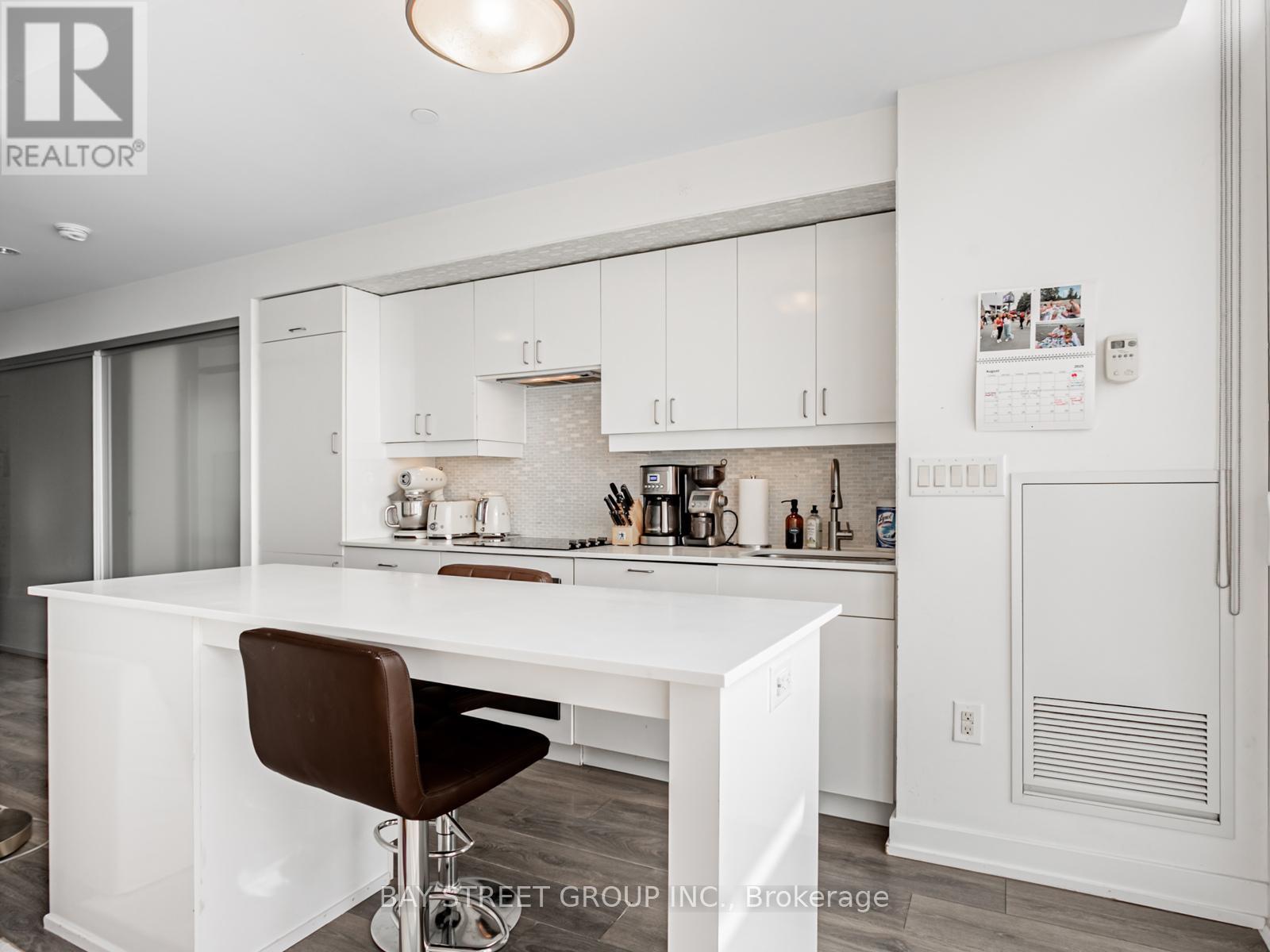 Photo 6 of 4101 426 University Avenue, Toronto ON