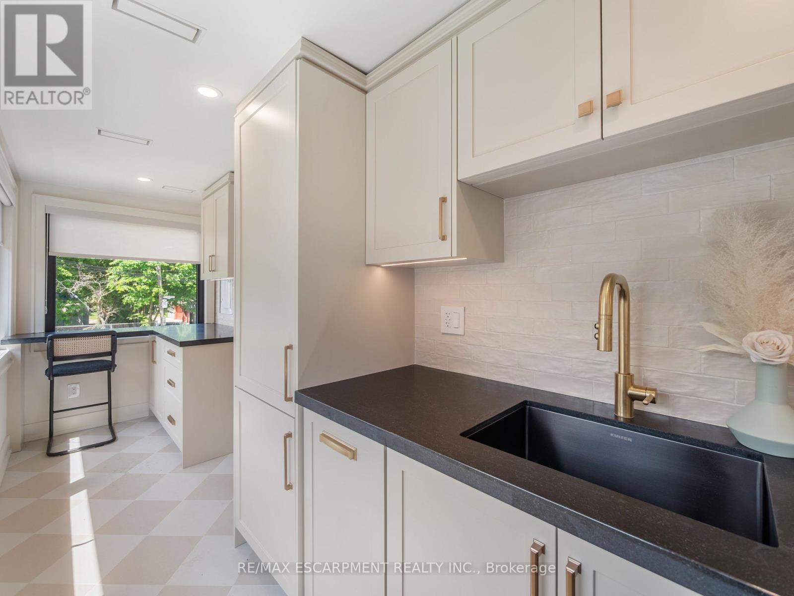 Photo 1 of 2 46 Ohara Avenue, Toronto ON