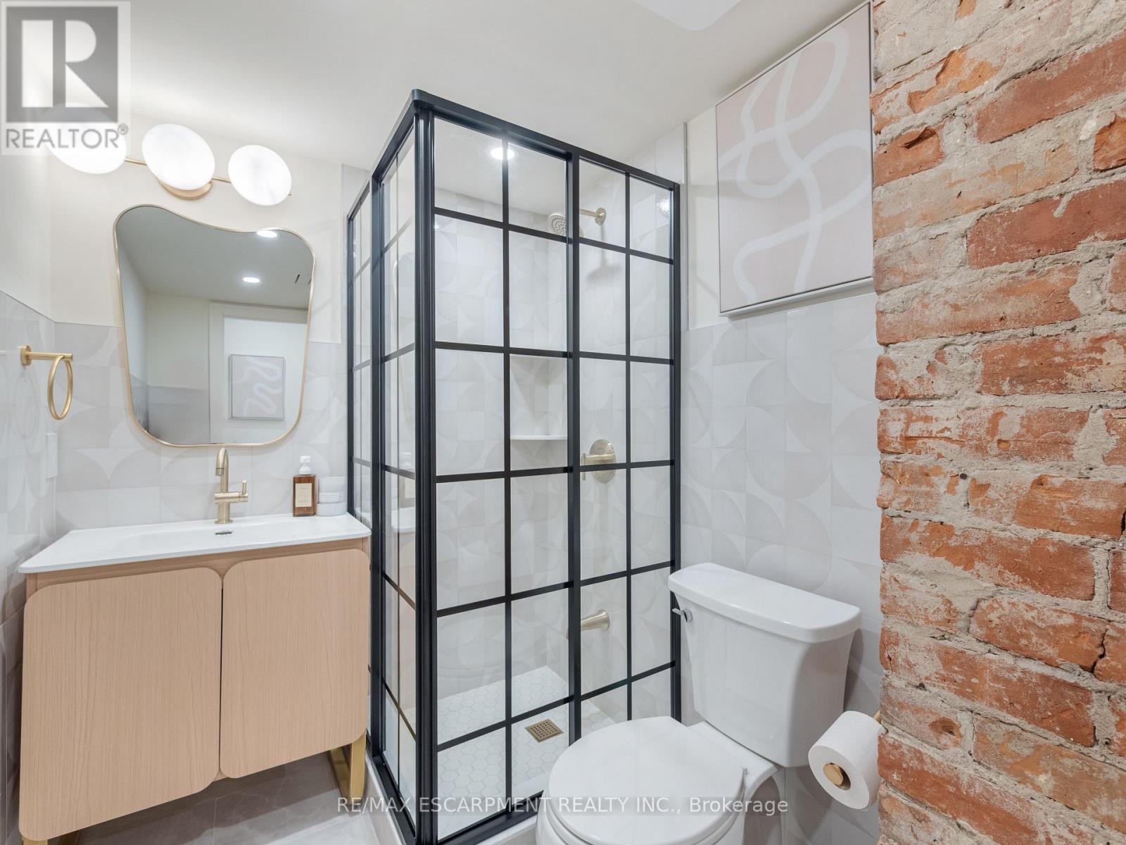 Photo 5 of 2 46 Ohara Avenue, Toronto ON
