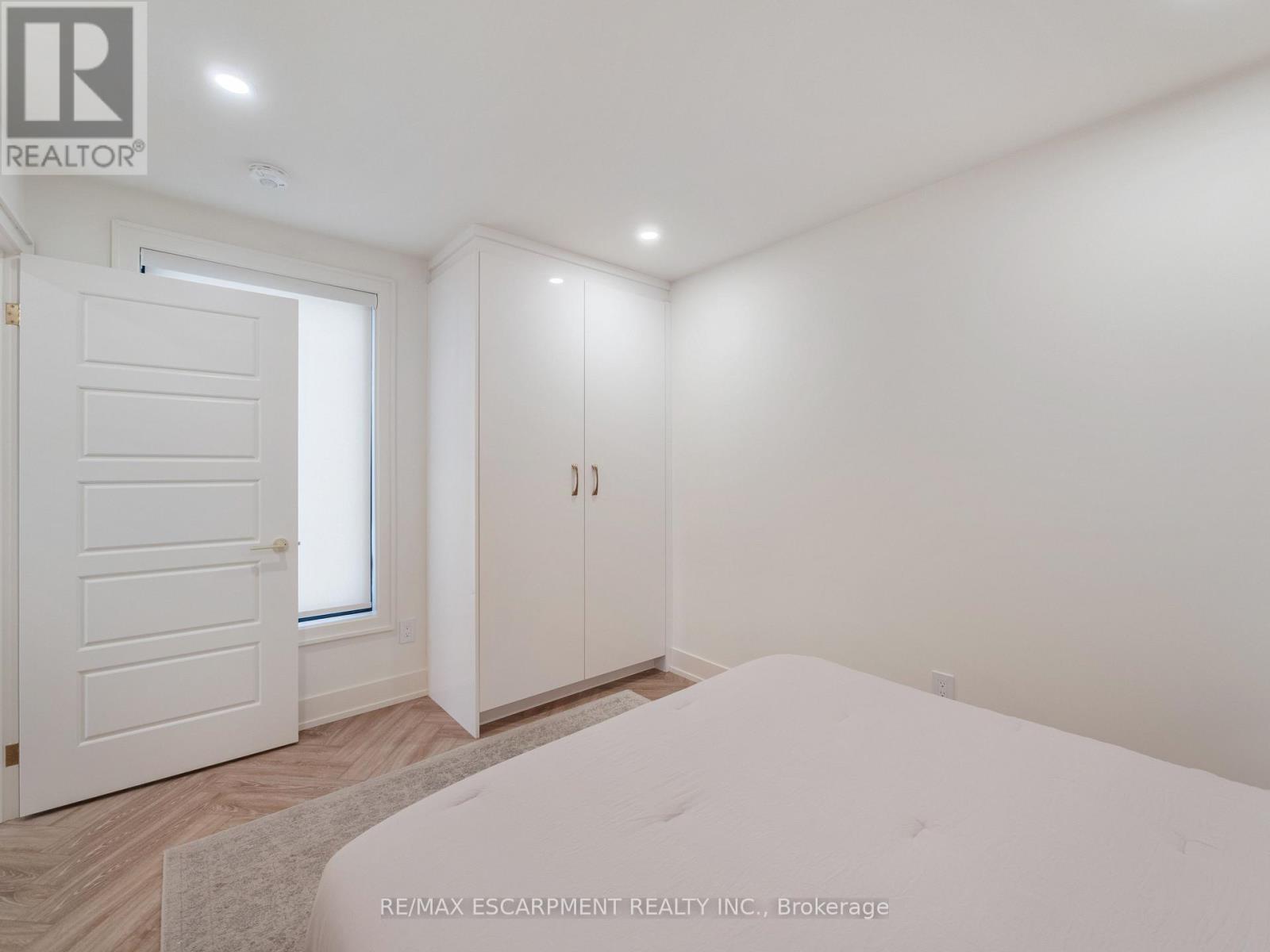 Photo 7 of 2 46 Ohara Avenue, Toronto ON
